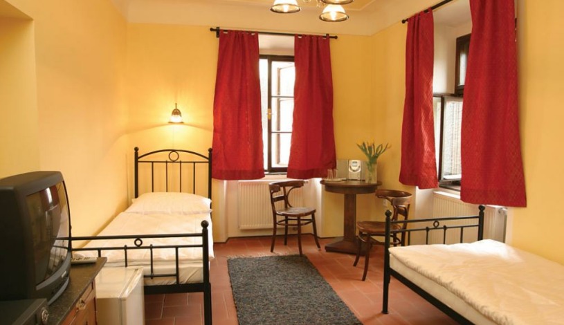 Penzion NA 15. POLEDNÍKU Jindřichův Hradec - Dvoulůžkový pokoj (sprcha)